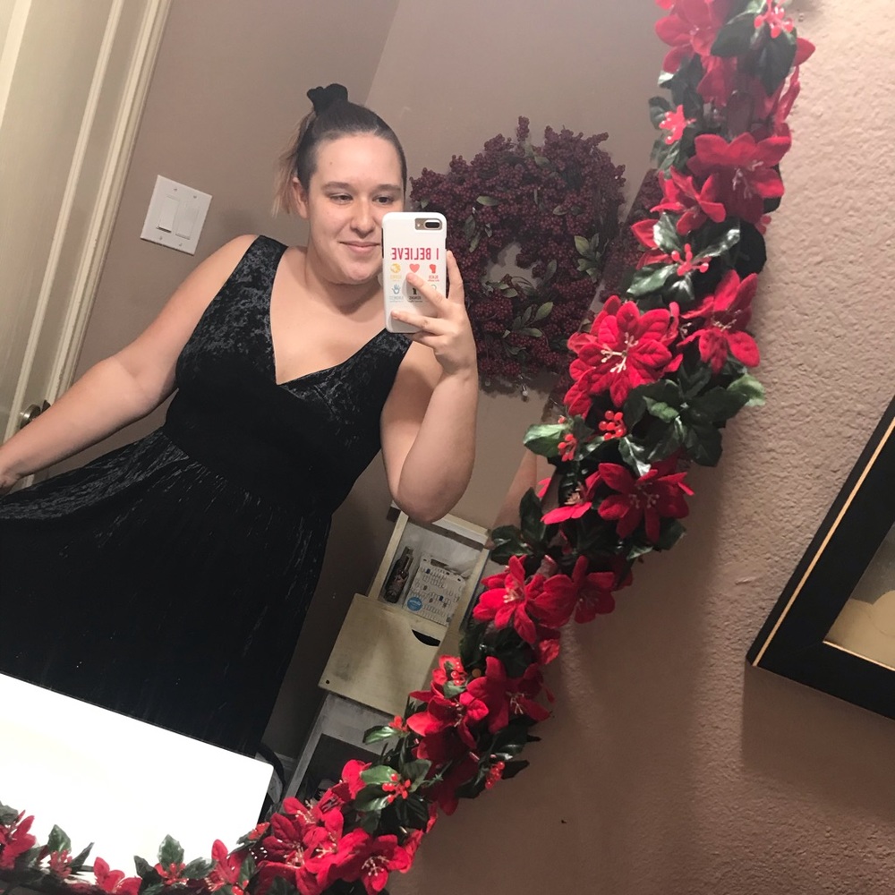 Modcloth Black Velvet Dress 🖤